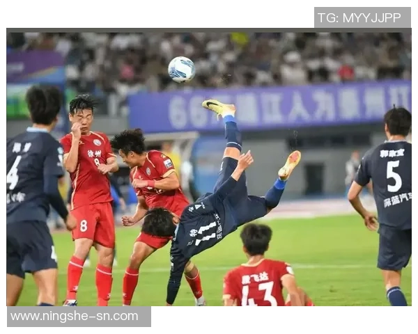 球赛现场直播全程跟踪分析带你实时解读赛场精彩瞬间与精彩数据分析