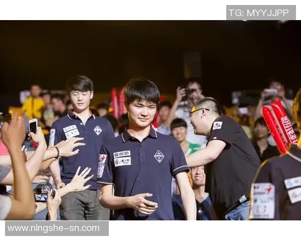 赛后分析：FPX与EDG对决中的战术思考与经验总结